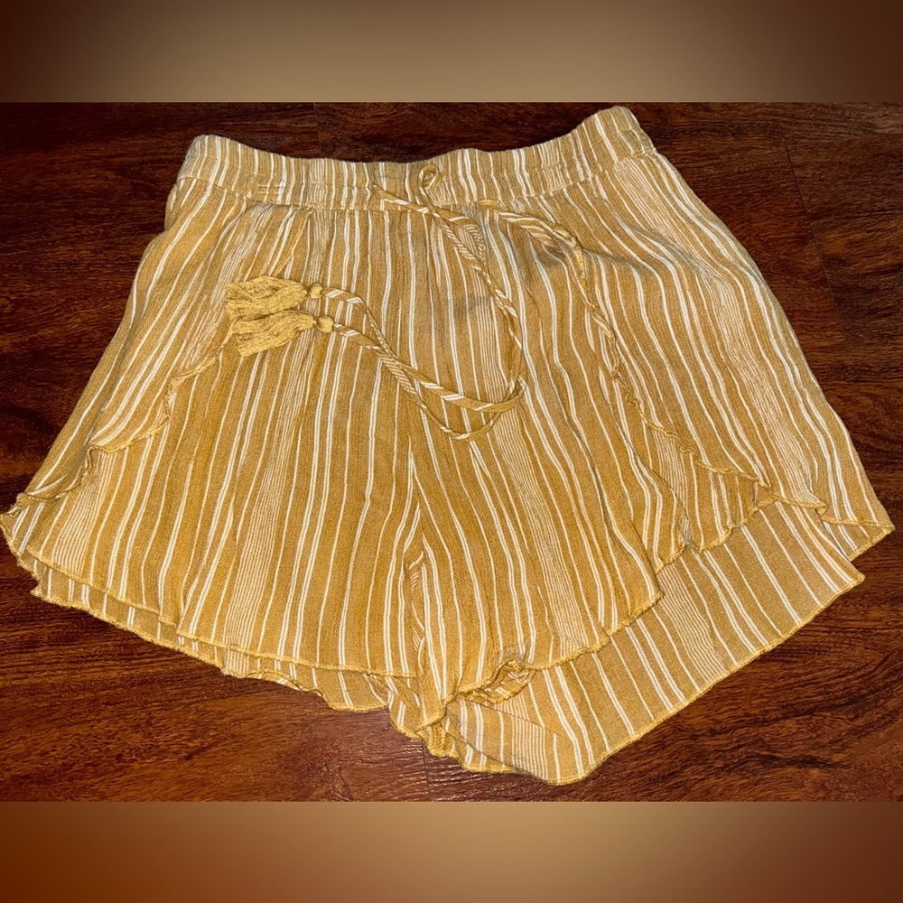 American Eagle Outfitters Good and White High Waist Shorts